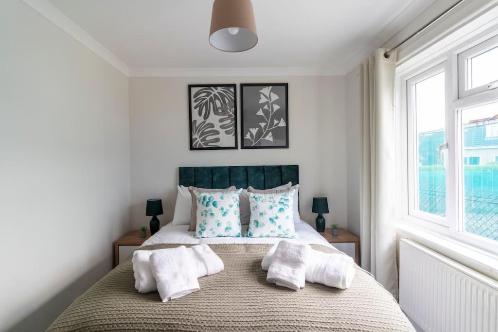 Spacious Sea View 2 Bedroom Sleeps 6-Free Parking 본머스 외부 사진