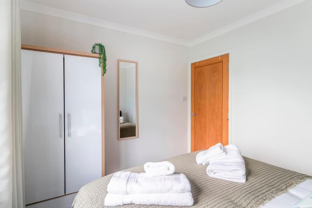 Spacious Sea View 2 Bedroom Sleeps 6-Free Parking 본머스 외부 사진