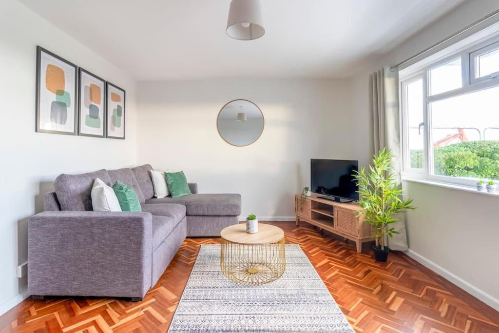 Spacious Sea View 2 Bedroom Sleeps 6-Free Parking 본머스 외부 사진