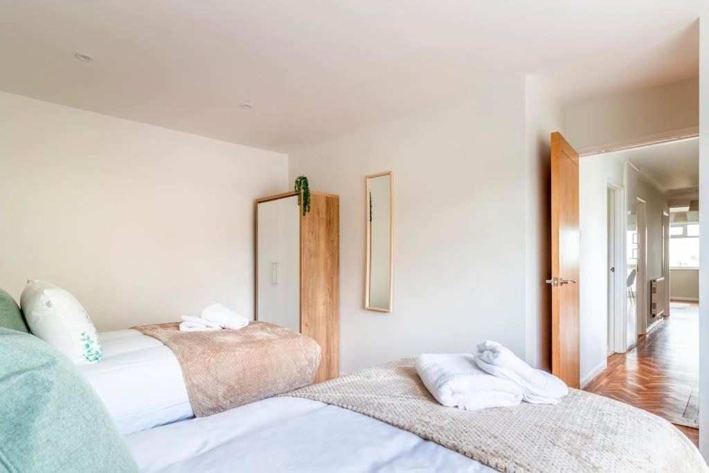Spacious Sea View 2 Bedroom Sleeps 6-Free Parking 본머스 외부 사진
